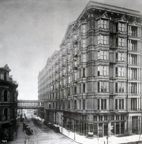 El Hotel Palace en San Francisco con el &laquo;Puente de los Suspiros&raquo; conectando con el Grand Hotel, 1898